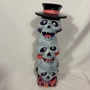 Vintage Light Up Halloween Stacked Skulls Top Hat 1998 Decoration Paper Magic